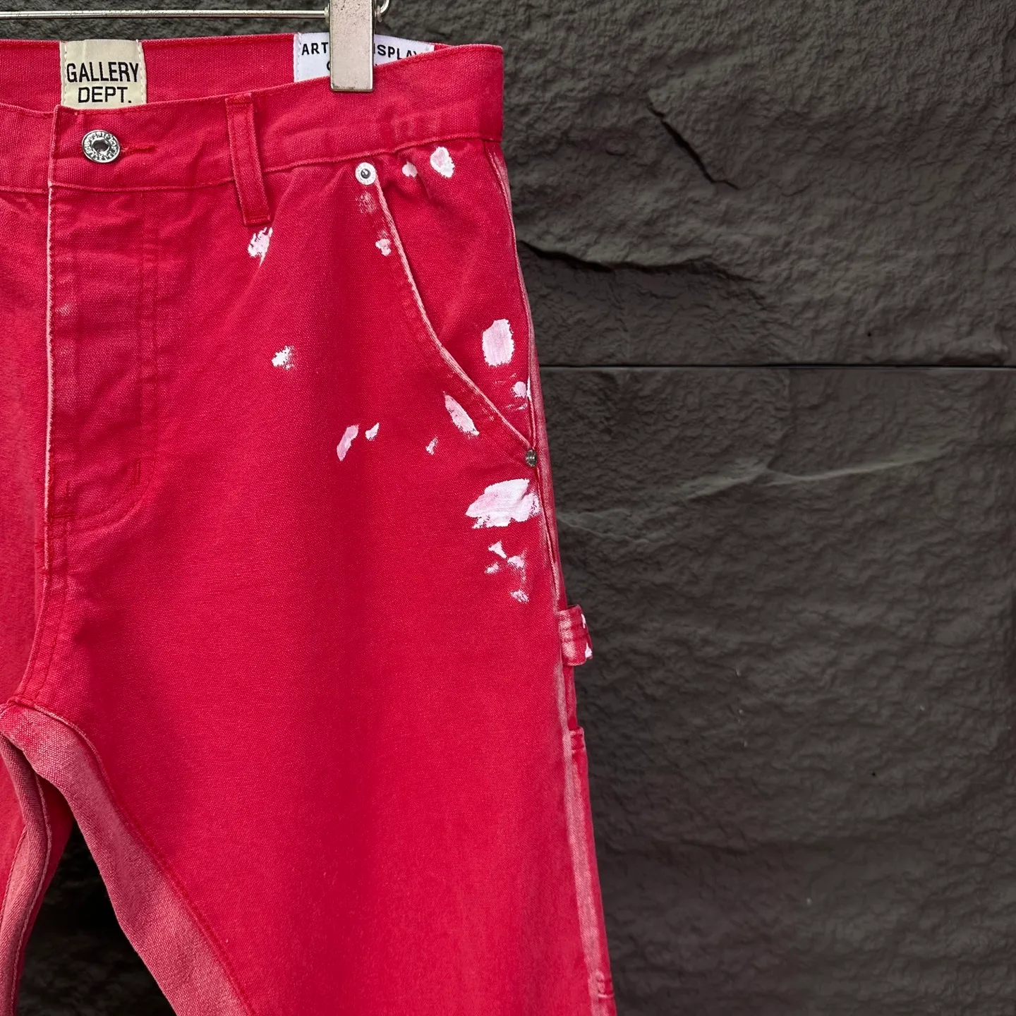 P280 GALLERY DEPT. 2025 new style splash-ink hand-painted splicing couple style bootcut loose jeans 🔥High version🔥High version🔥Top ceiling quality Styles with different washed textures are very friendly to people with thin legs and thick legs. The bootcut and loose version is very flattering to the leg shape. Moderate length that never goes out of style, easy to match with casually, basic styling for various styles, a must-have in the wardrobe! The fabric is stiff but also makes the upper body soft without losing texture. The washing process is even more perfect. It is a must-have item for everyone! ! ! Washed wheat, hang tag, pants label, three complete labels, color: red, size: 28, 30, 32, 34, 36 (five sizes)
